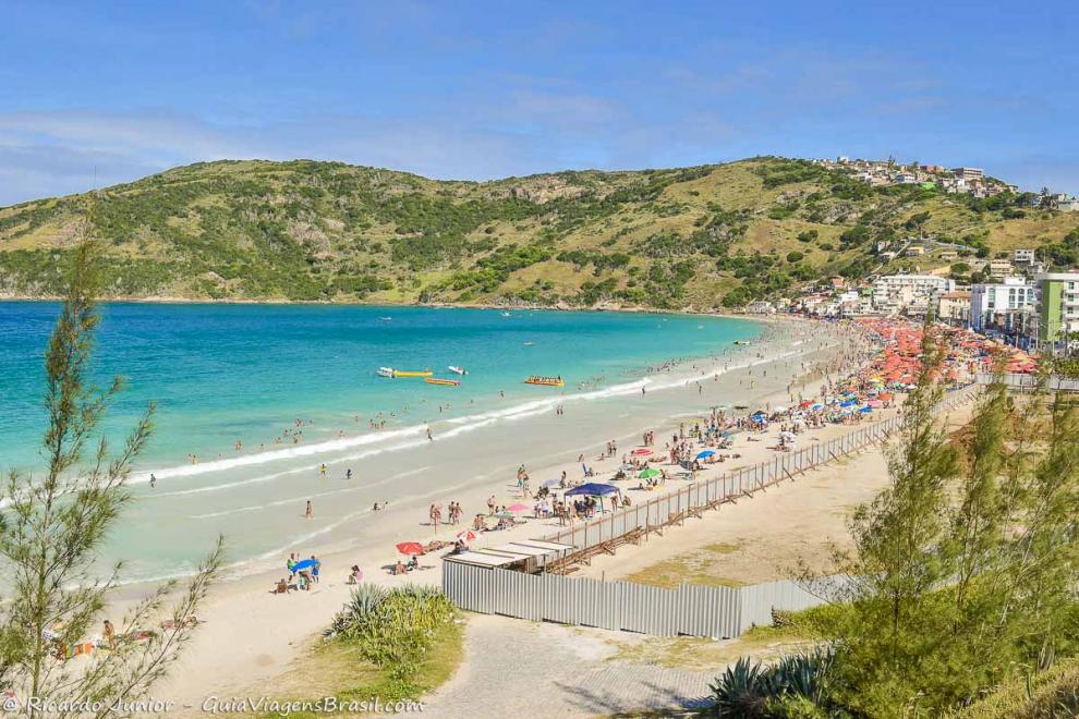 Imagem da Prainha vista do Mirante em Arraial do Cabo.